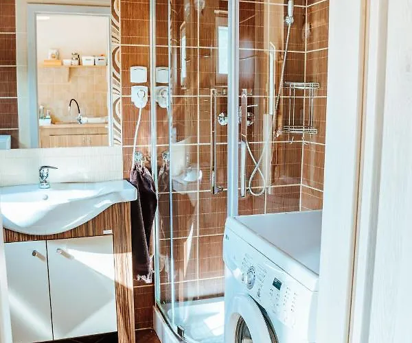 Tatorjan Vendeghaz * Balatonkenese